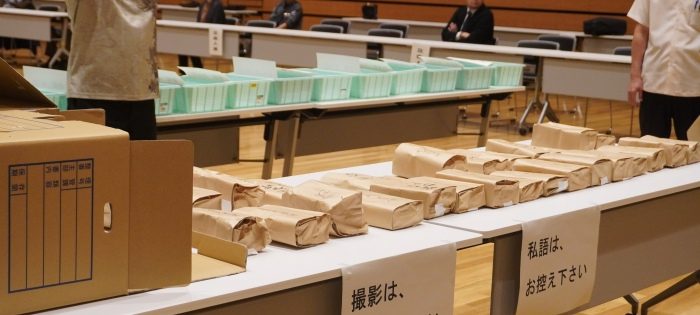 沖縄県選管が糸満市議選の検票 1.467票差で落選の次点者が申し立て 沖縄県選管が糸満市議選の検票 1.467票差で落選の次点者が申し立て