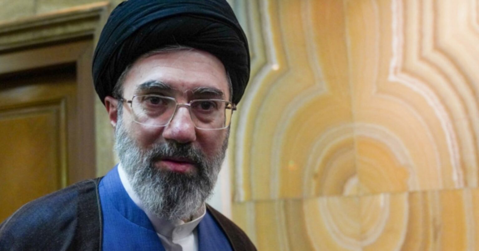 アングル：革命防衛隊が担ぎ上げたイラン新指導者、本人沈黙に国内外で懸念も | ロイター