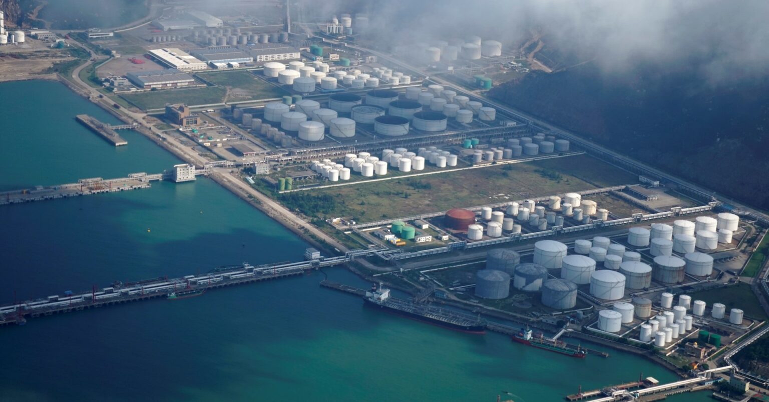 中国、精製燃料輸出を禁止　中東情勢受け国内供給優先＝情報筋 | ロイター