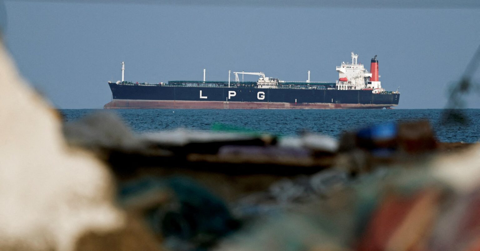 ホルムズ海峡、イラン海軍と調整なら航行可能＝イラン外務省 | ロイター