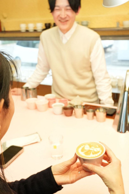 ラテアート名手衛藤さん 極上の２杯を提供　岡山・さん太広場コーヒー店