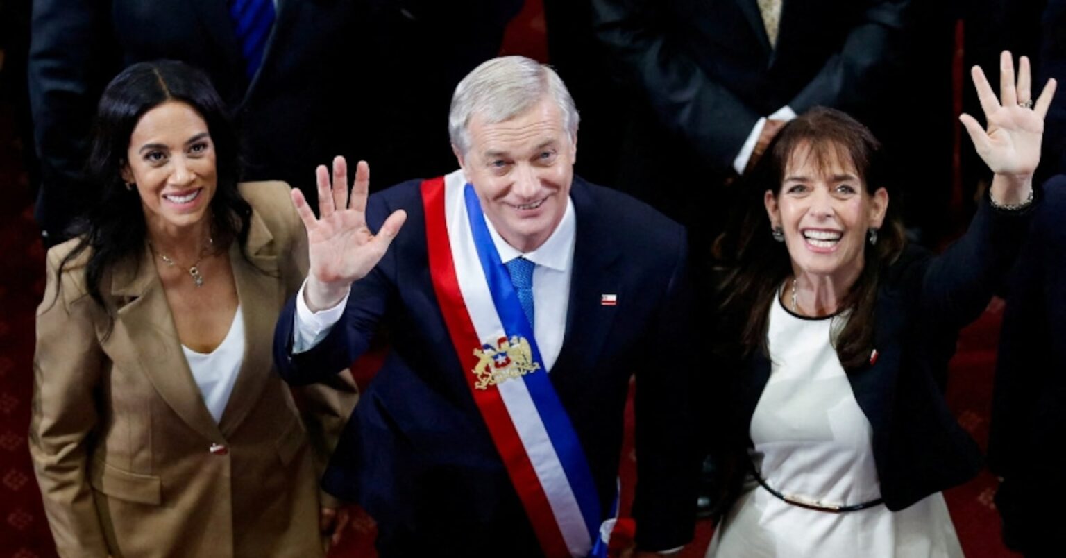 チリのカスト大統領就任、数十年間で最も右寄りの政権発足 | ロイター チリのカスト大統領就任、数十年間で最も右寄りの政権発足 | ロイター