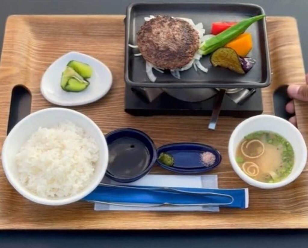 茨城県の道の駅で味わえる常陸牛のハンバーグとは？ 「ふわふわなのに食べ応えすごい！」と驚きの声 | LIMO | くらしとお金の経済メディア