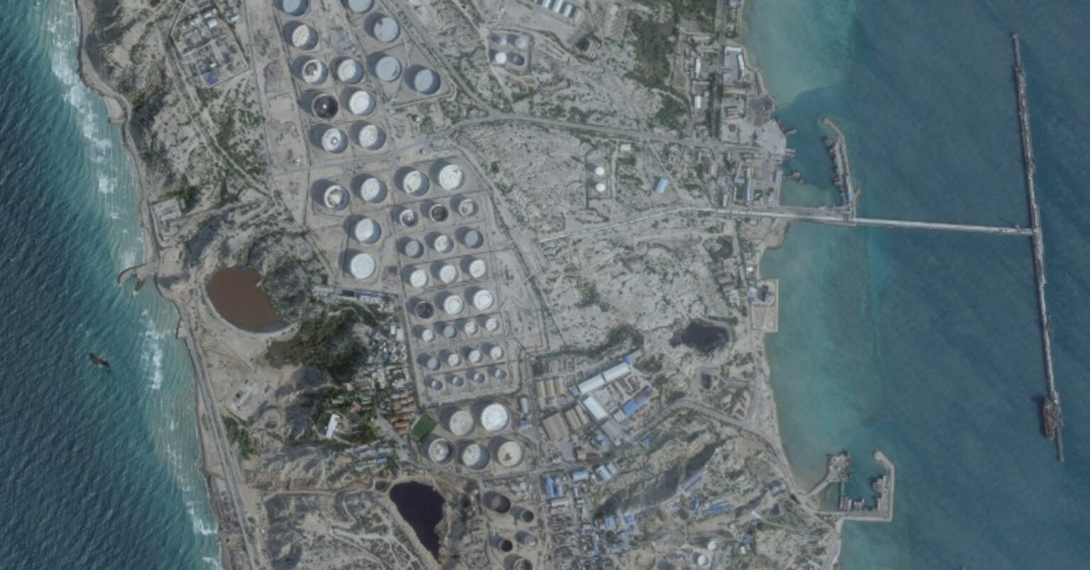 米、カーグ島の軍事目標「完全破壊」　イランは石油施設攻撃なら報復示唆 | ロイター