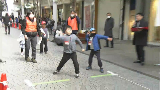 手づくりの紙飛行機で飛距離を競う “紙ヒコーキ1グランプリ” 日本で初めて空を飛んだ浮田幸吉ゆかりの表町商店街で開催【岡山】(RSK山陽放送)|dメニューニュース(NTTドコモ) 手づくりの紙飛行機で飛距離を競う “紙ヒコーキ1グランプリ” 日本で初めて空を飛んだ浮田幸吉ゆかりの表町商店街で開催【岡山】