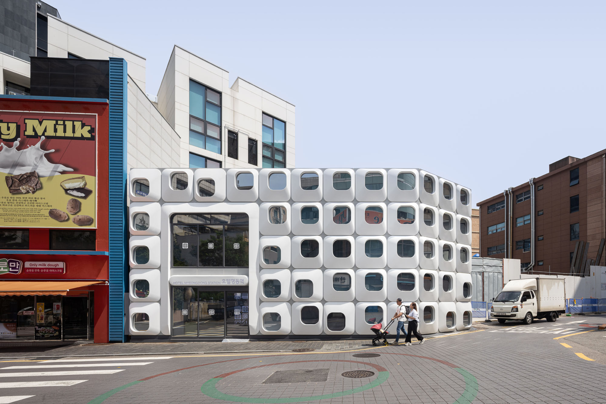 〈ホテル明洞駅（Hotel Myeongdong Station）〉ヨンジュ・リー・アーキテクチャ（Yong Ju Lee Architecture）