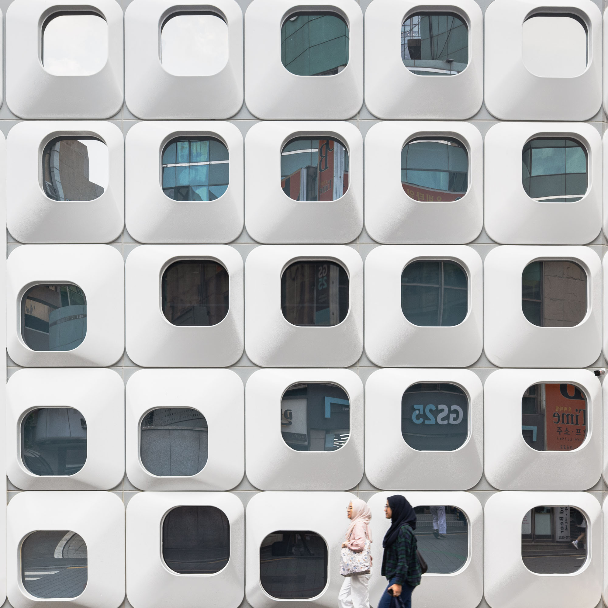 〈ホテル明洞駅（Hotel Myeongdong Station）〉ヨンジュ・リー・アーキテクチャ（Yong Ju Lee Architecture）