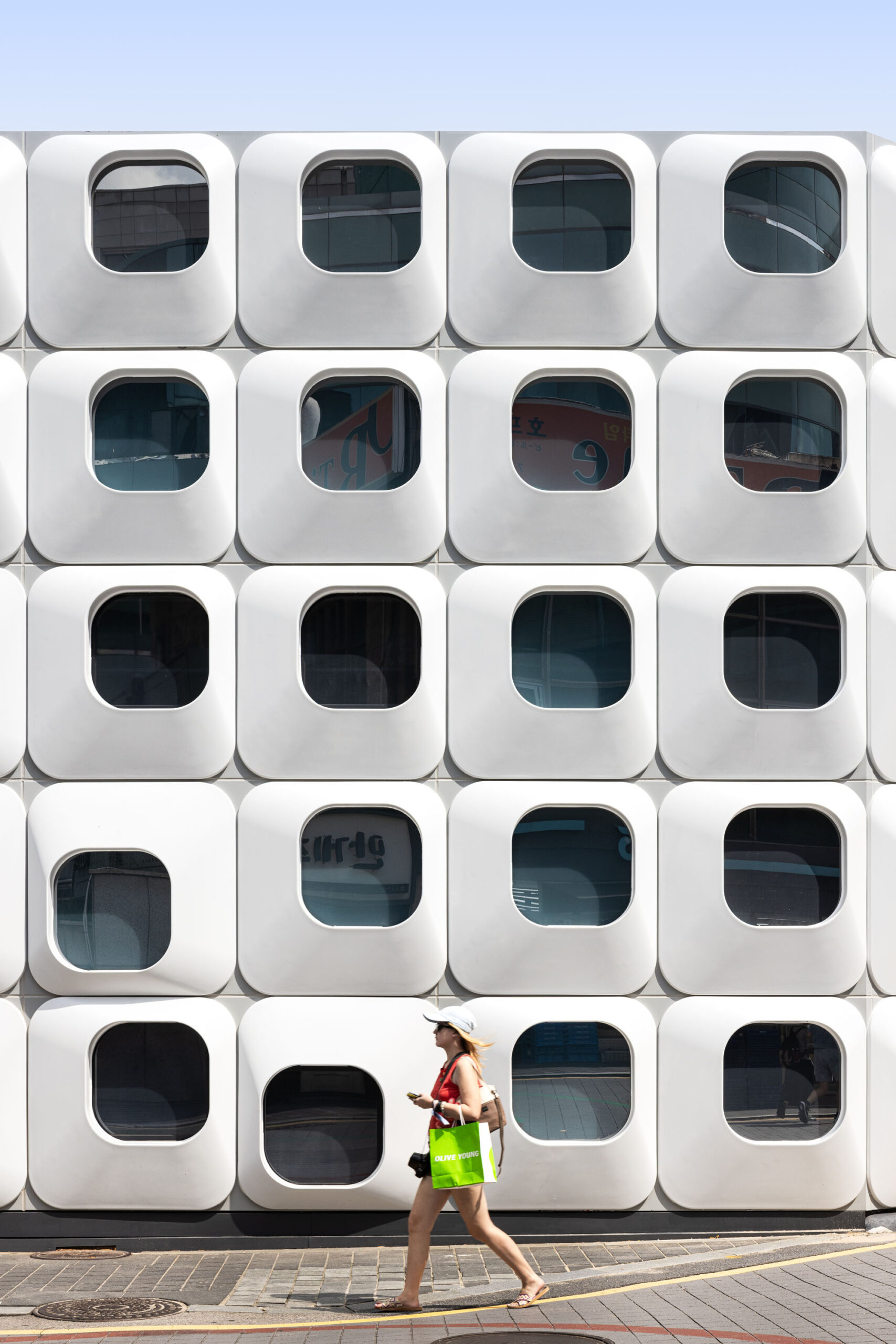 〈ホテル明洞駅（Hotel Myeongdong Station）〉ヨンジュ・リー・アーキテクチャ（Yong Ju Lee Architecture）