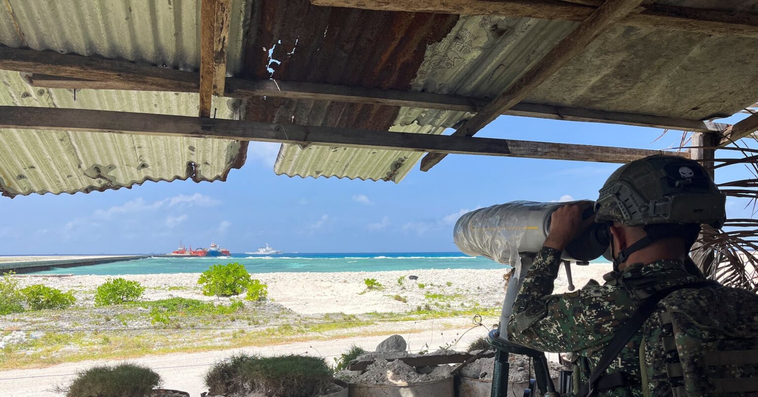 フィリピン、南シナ海全域に対する中国の主権主張を拒否 | ロイター