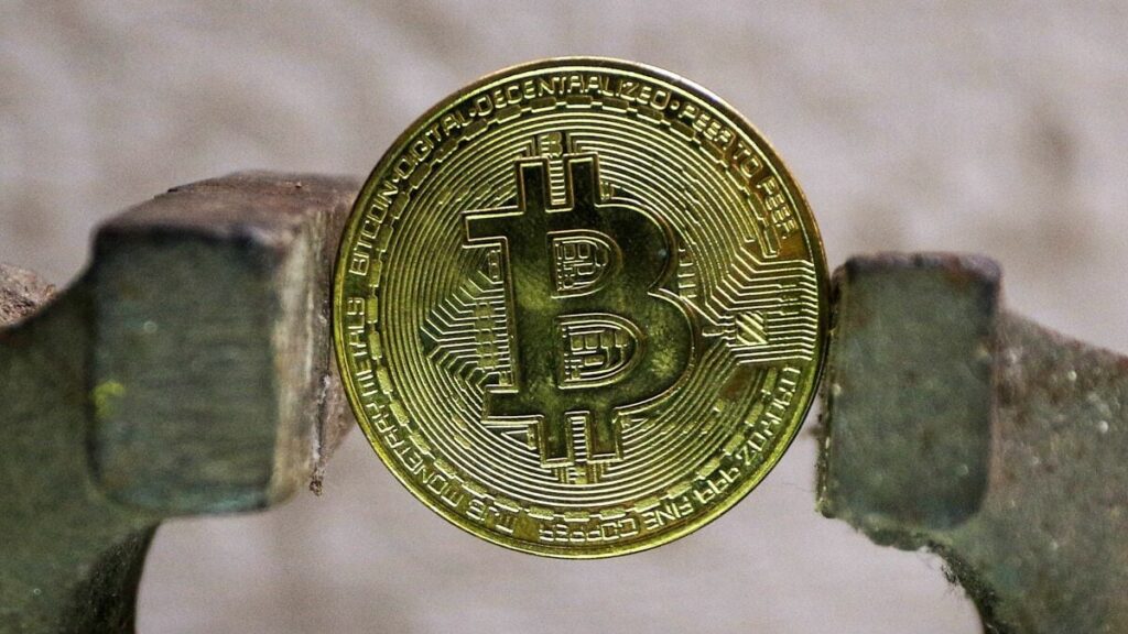 イラン緊迫で高まるビットコイン需要、沈む株・ゴールドを尻目に急回復、ウクライナ戦争でも示された戦時下の実需 有事でプラスに転じたビットコインETFへの資金流入、その背景と展望(1/3) | JBpress (ジェイビープレス)