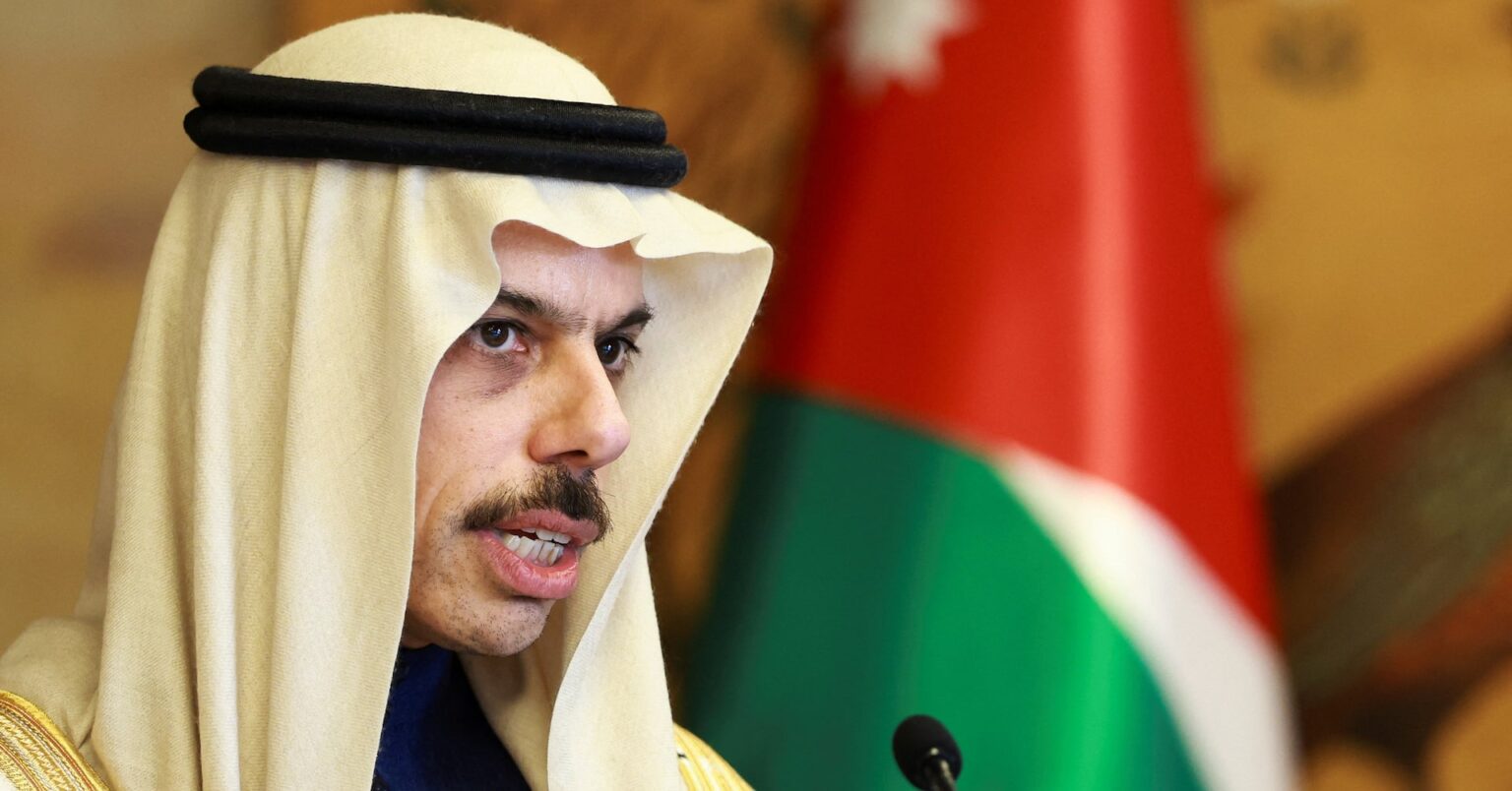 サウジ外相「軍事行動取る権利留保」、イランの攻撃受け | ロイター サウジ外相「軍事行動取る権利留保」、イランの攻撃受け | ロイター