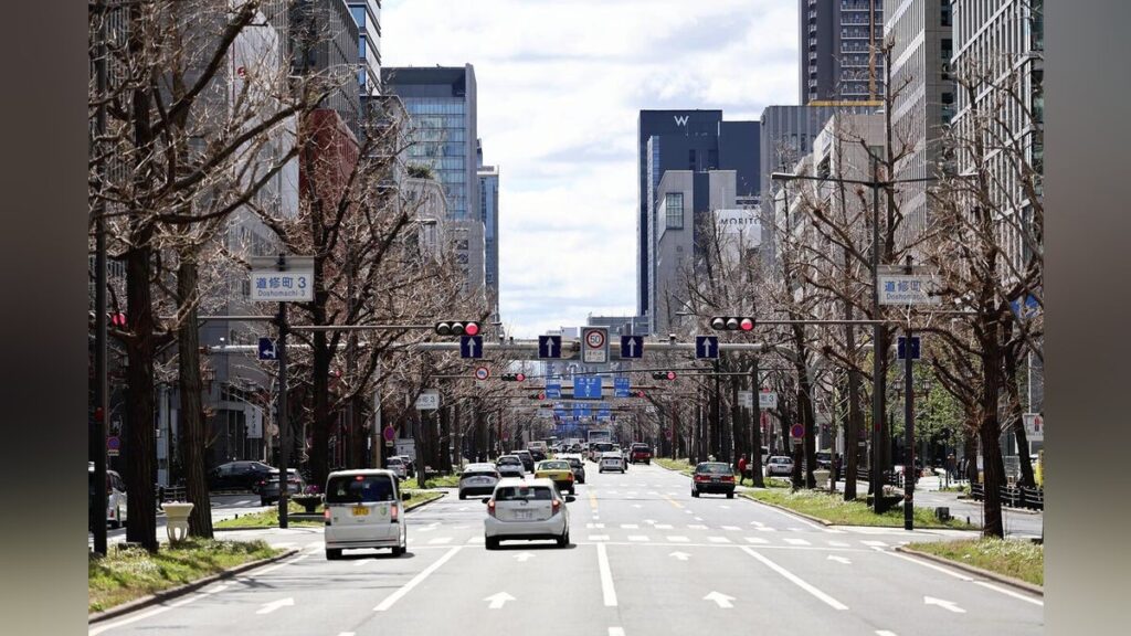 大阪市は、メインストリートの御堂筋で景観を維持するため制限している人物やキャラクターを描いた広告（キャラ広告）について、「低層部への設置」など一定の条件を満たせば掲示を認める方針を固めた : 読売新聞