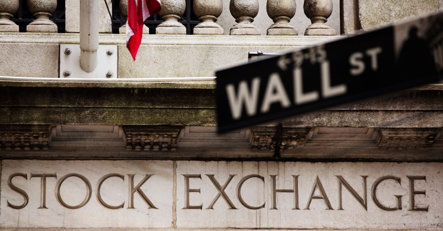 米国株式市場=続落、27年まで利下げなしの見方広がる | ロイター 米国株式市場=続落、27年まで利下げなしの見方広がる | ロイター