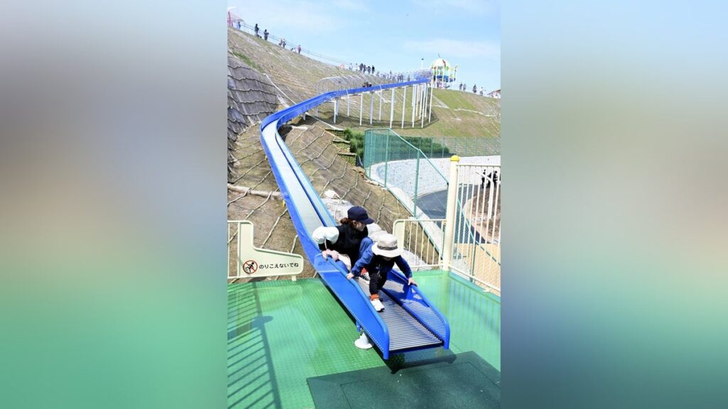 京都府 京丹後市 弥栄町 道の駅 丹後王国 「食のみやこ」全長７０メートル・高低差２０メートロング滑り台登場 : 読売新聞