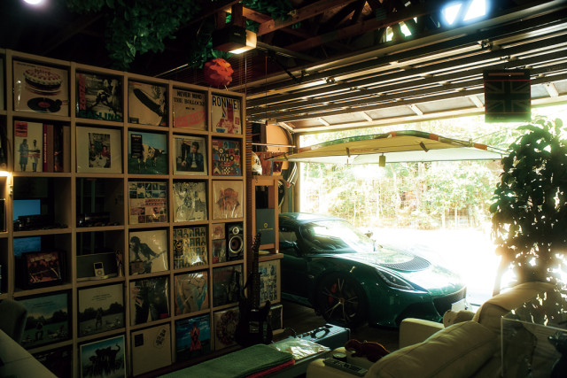 UKロックに浸る リビングのようなガレージ|最高のガレージ THE BEST GARAGE UKロックに浸る リビングのようなガレージ|最高のガレージ THE BEST GARAGE