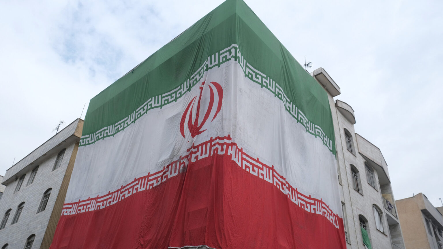 イランが再び警告、電力システムが攻撃された場合は対等な報復措置を講じる
