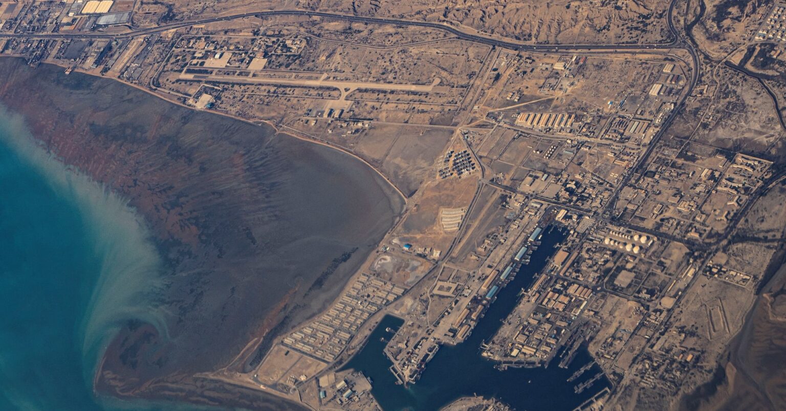 ホルムズ安全確保に武力行使容認、バーレーンが安保理決議案＝草案文書 | ロイター