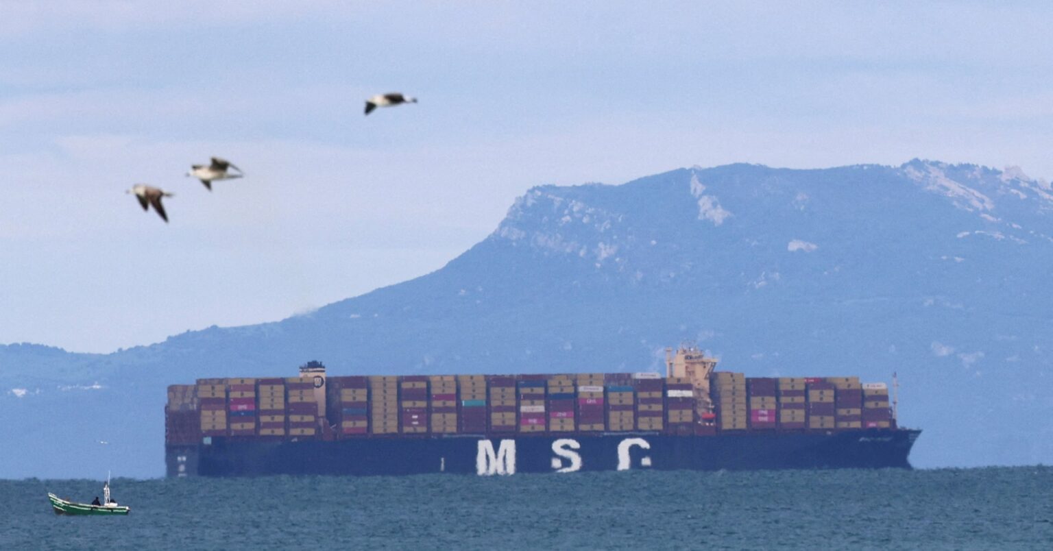 アフリカで船舶燃料補給需要が急増　中東情勢に伴う喜望峰経由の迂回で | ロイター