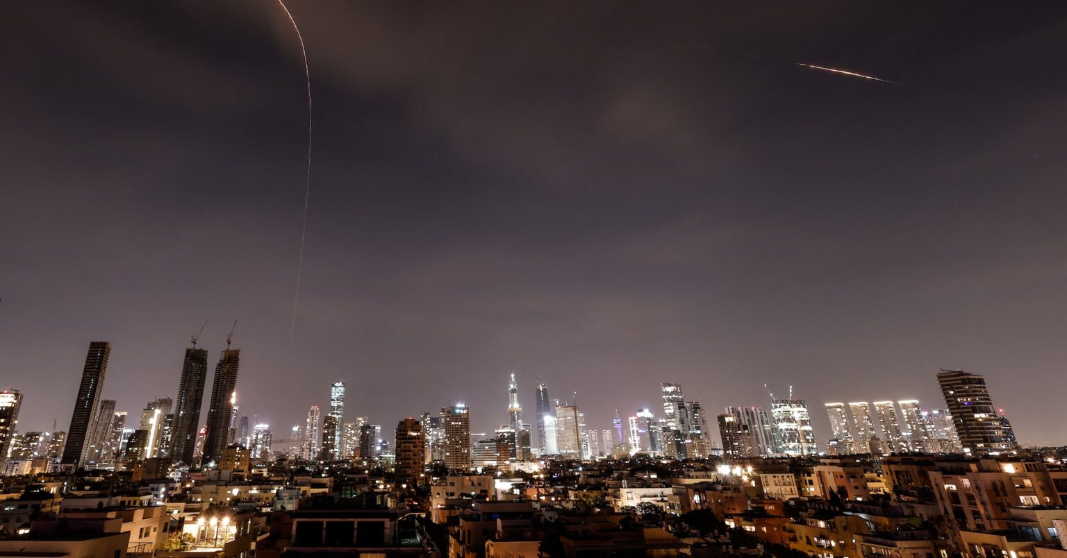 イラン、イスラエルにミサイル攻撃 トランプ氏の「交渉」主張一蹴 | ロイター イラン、イスラエルにミサイル攻撃 トランプ氏の「交渉」主張一蹴 | ロイター