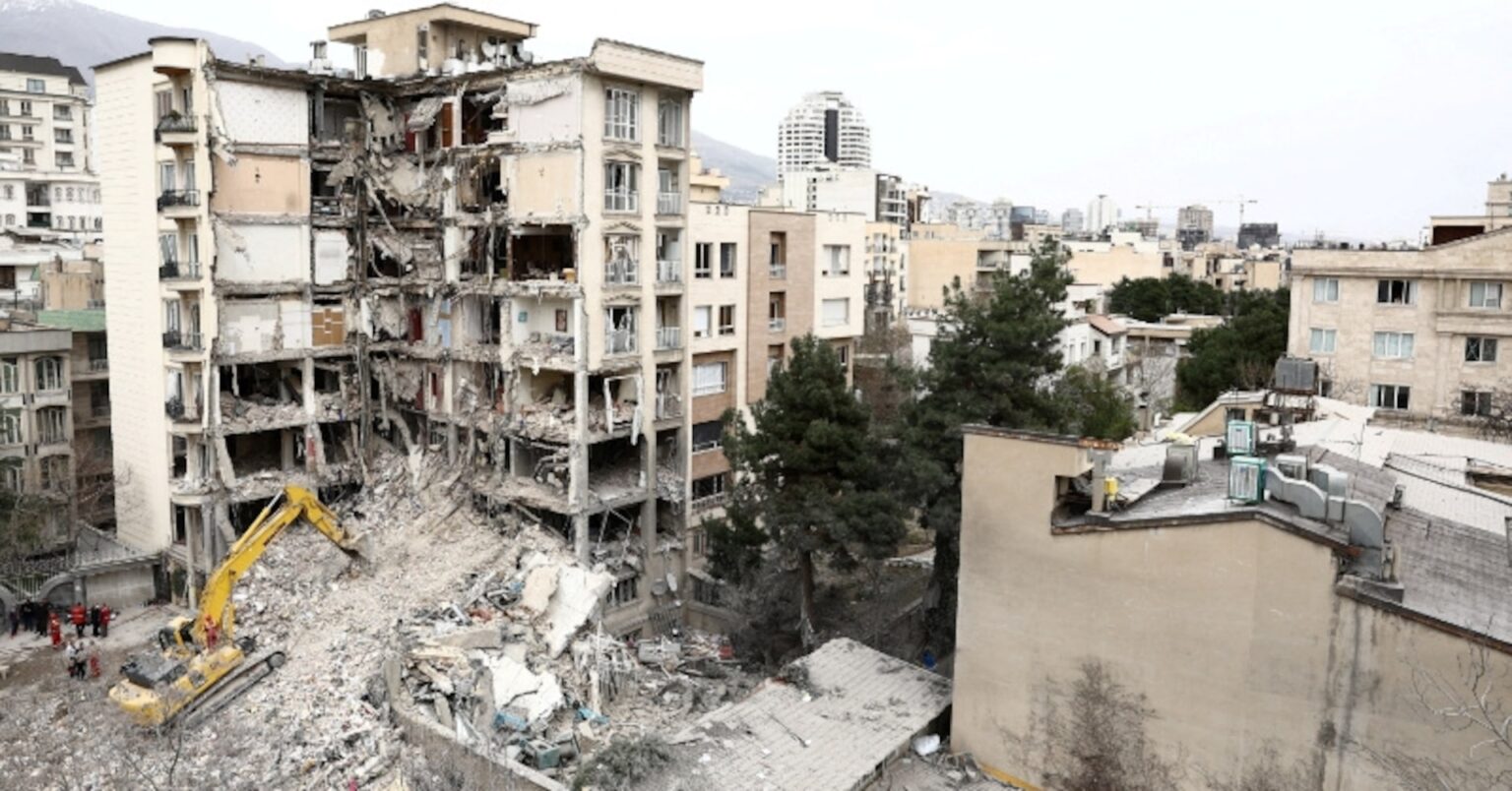 イスラエルがテヘラン攻撃、戦争終結へ交渉進展とトランプ氏主張 | ロイター