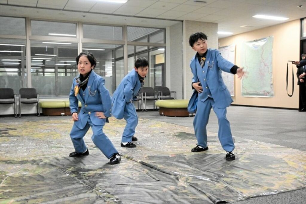 ストリートダンス決勝大会へ　小学生チーム「ＳＰＬＩＴ（スプリット）」　福島市役所で馬場市長と懇談、健闘誓う | 福島民報デジタル