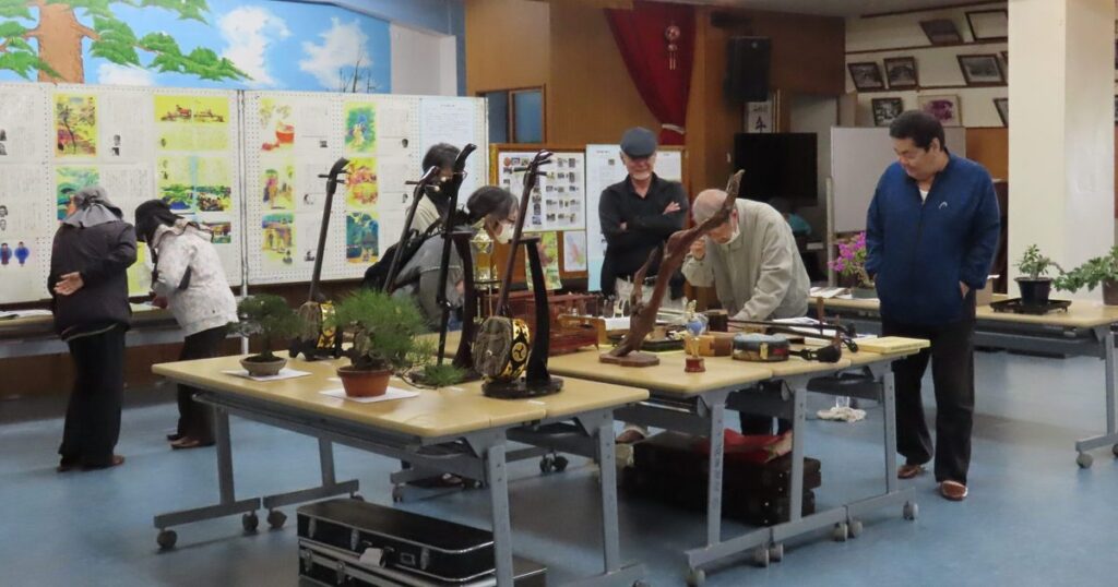 43年ぶりの「文化祭」 区民のお宝ずらり 沖縄市の山内自治会 43年ぶりの「文化祭」 区民のお宝ずらり 沖縄市の山内自治会