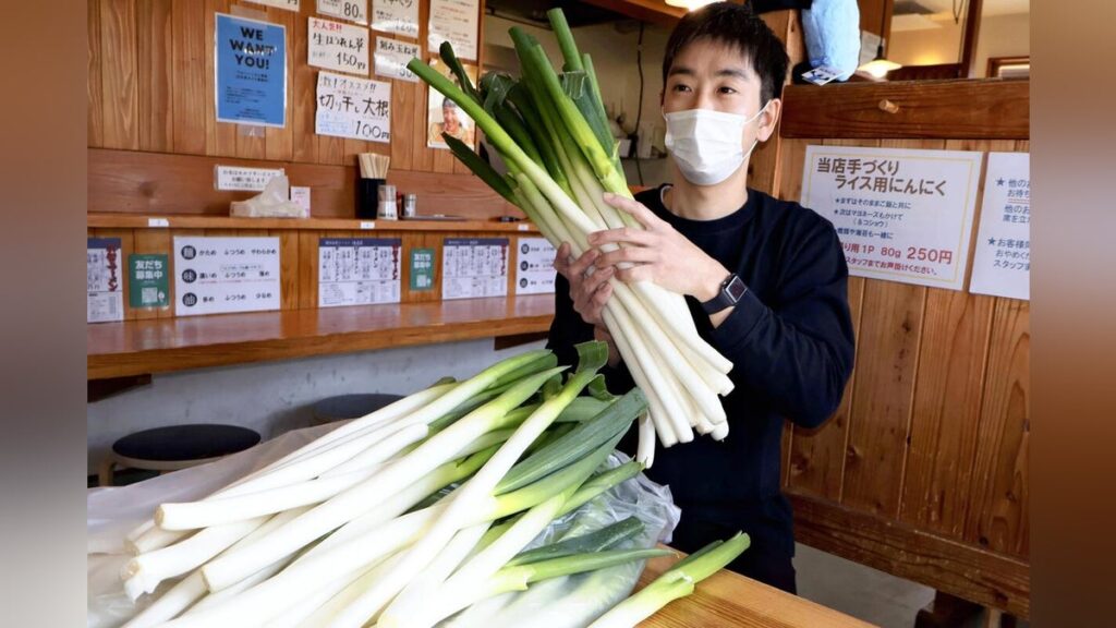 鳥取県 米子市 伯耆家 家系 ラーメン 雪かぶりネギ「 弓ヶ浜 にて発生中」「ヘルプ!!」呼びかけ完売御礼…農家「落ち込んでいたが、励まされた」 : 読売新聞 鳥取県 米子市 伯耆家 家系 ラーメン 雪かぶりネギ「 弓ヶ浜 にて発生中」「ヘルプ!!」呼びかけ完売御礼…農家「落ち込んでいたが、励まされた」 : 読売新聞