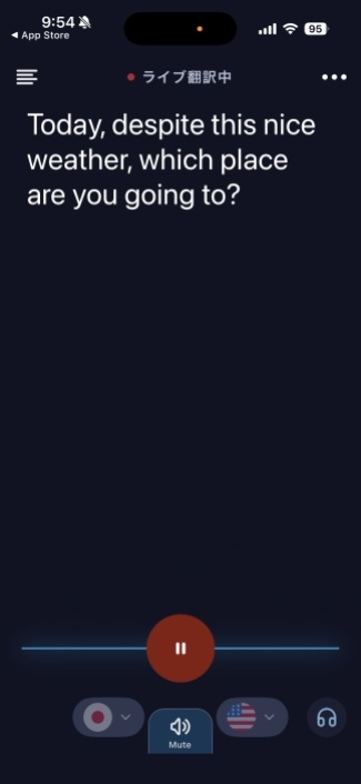 ライブ翻訳機能でも画面はほぼ同じだが、英語の音声も再生される。発音は、なかなか自然だ