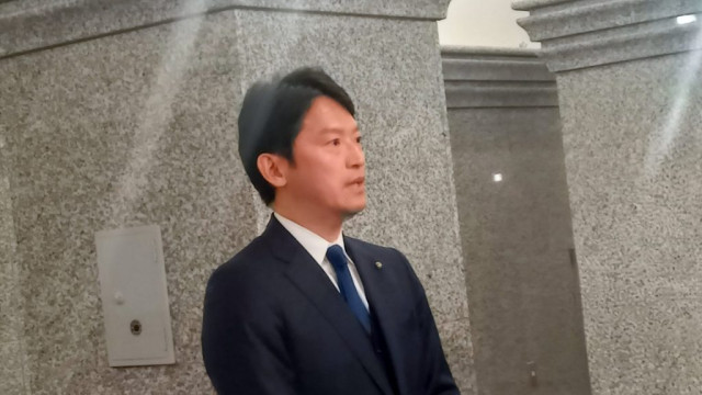 斎藤・兵庫県知事 自身の給与カット案、再び見送り 服部副知事退任に伴う