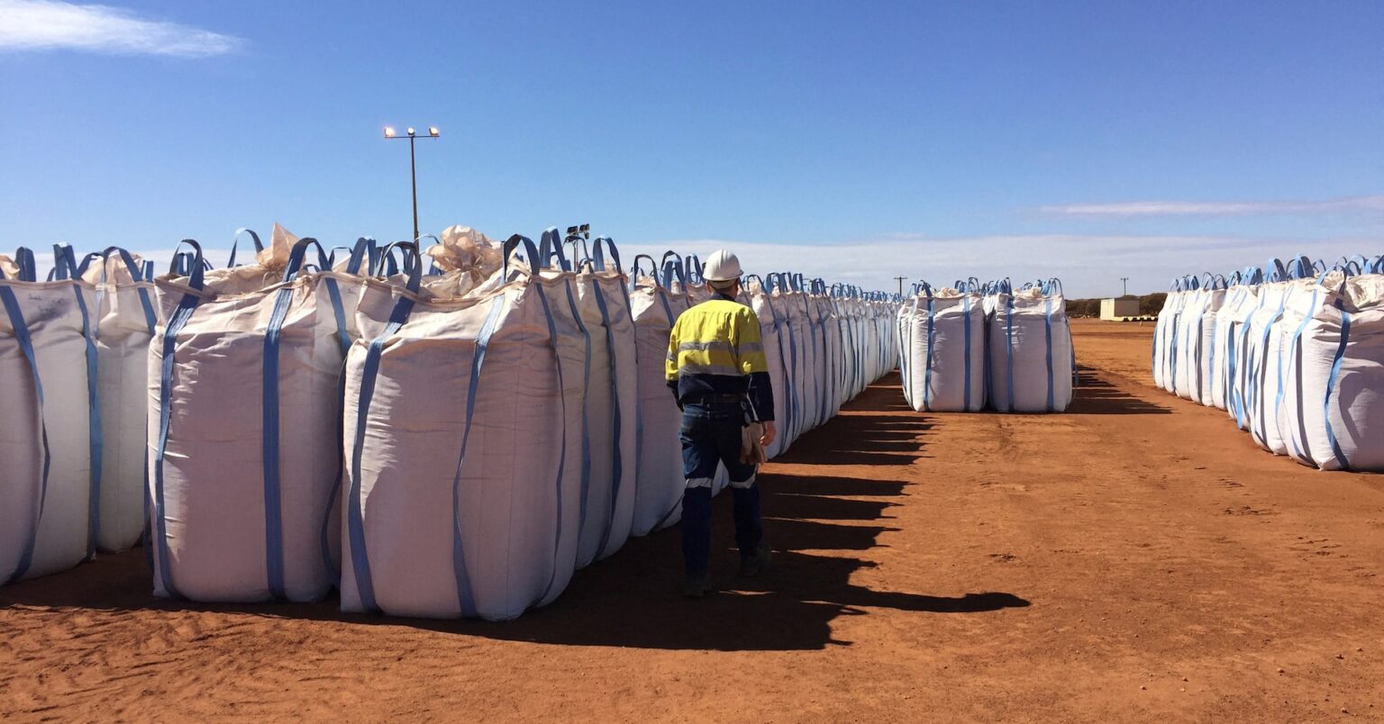 仏、豪州の重要鉱物に投資意欲　供給確保を急ぐ | ロイター