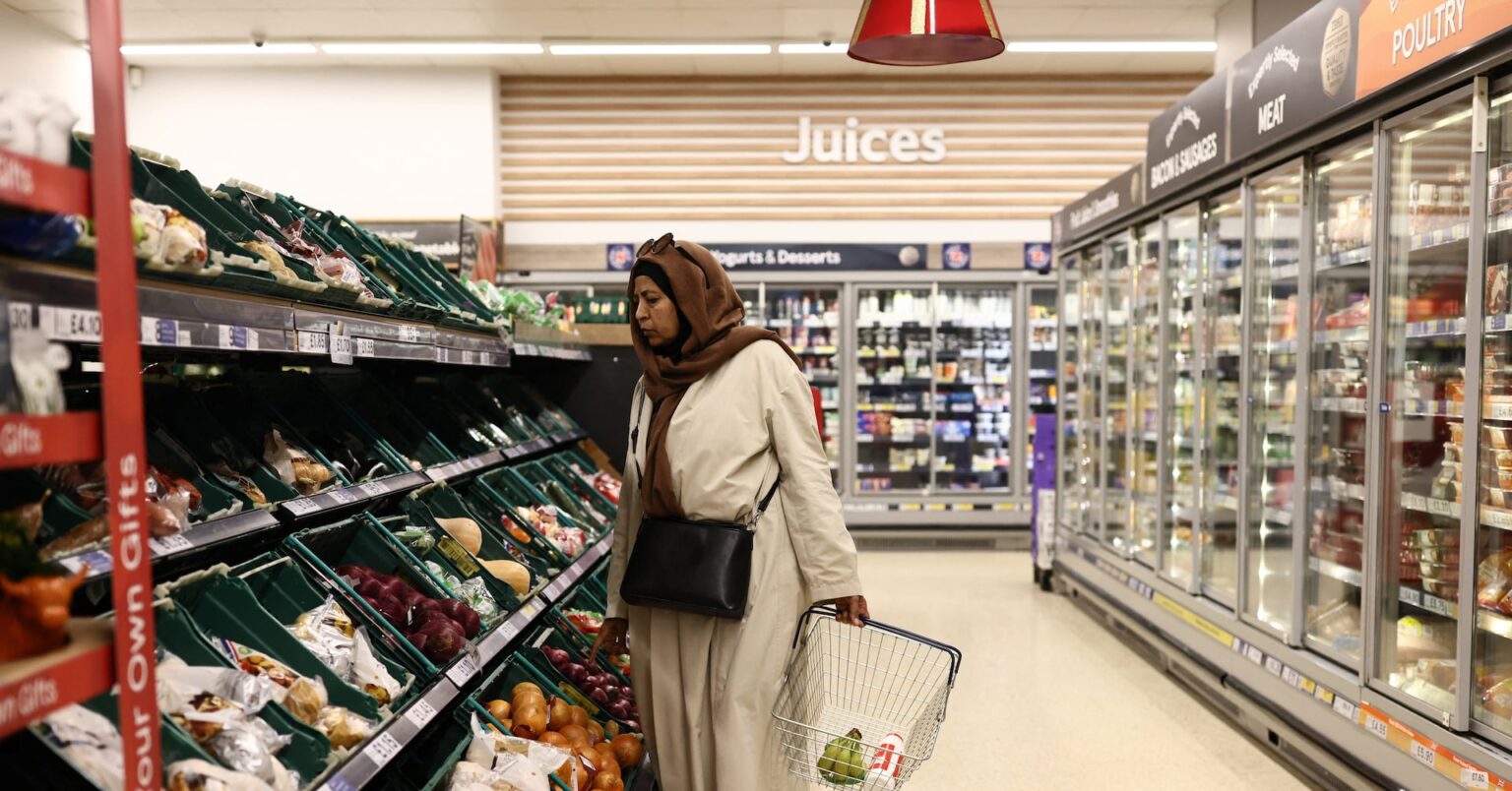 英小売売上高、2月は前月比－0.4％　イラン情勢で消費冷え込み懸念 | ロイター