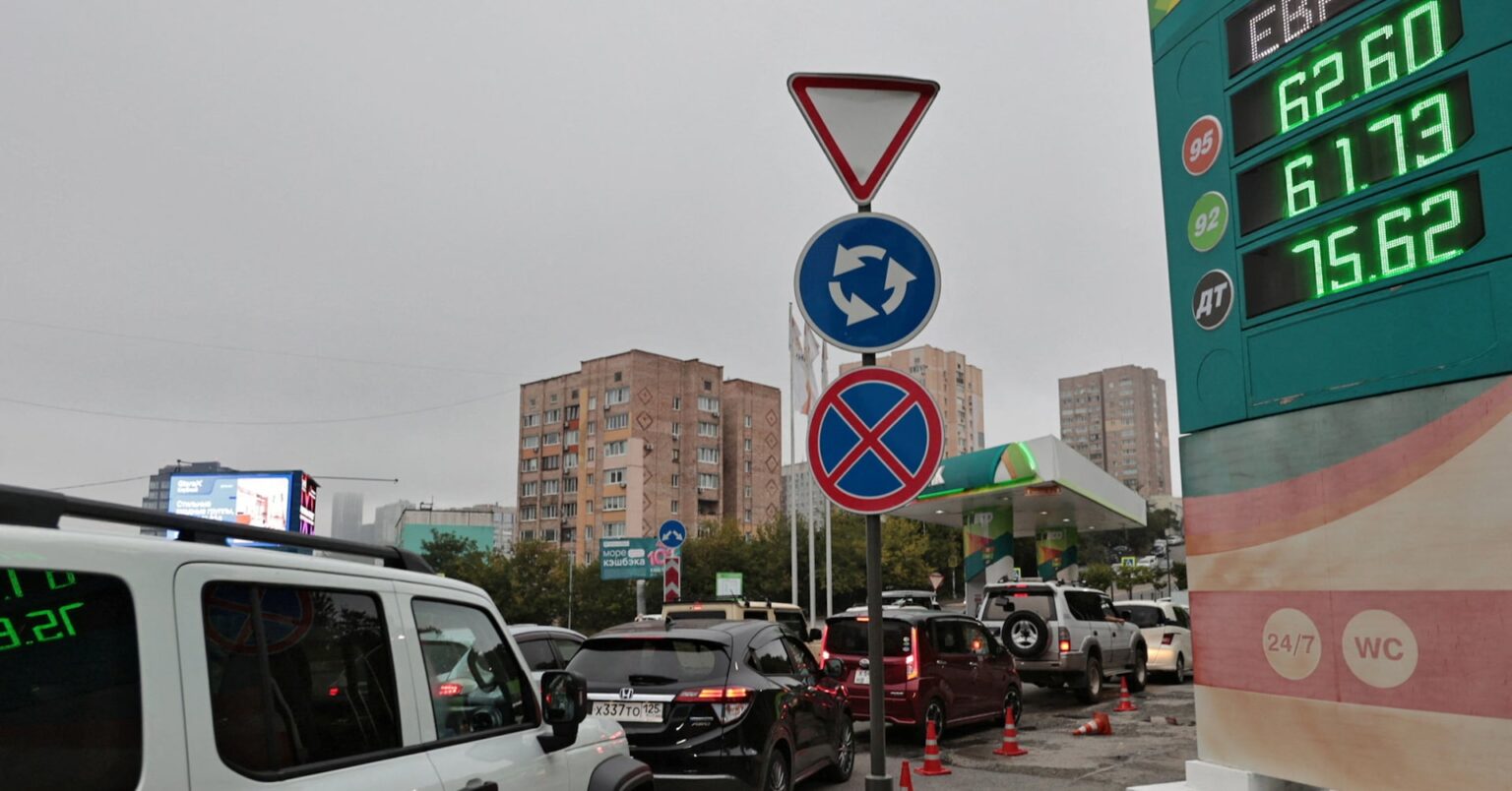 ロシア、4月1日からガソリン輸出禁止措置　副首相が指示 | ロイター