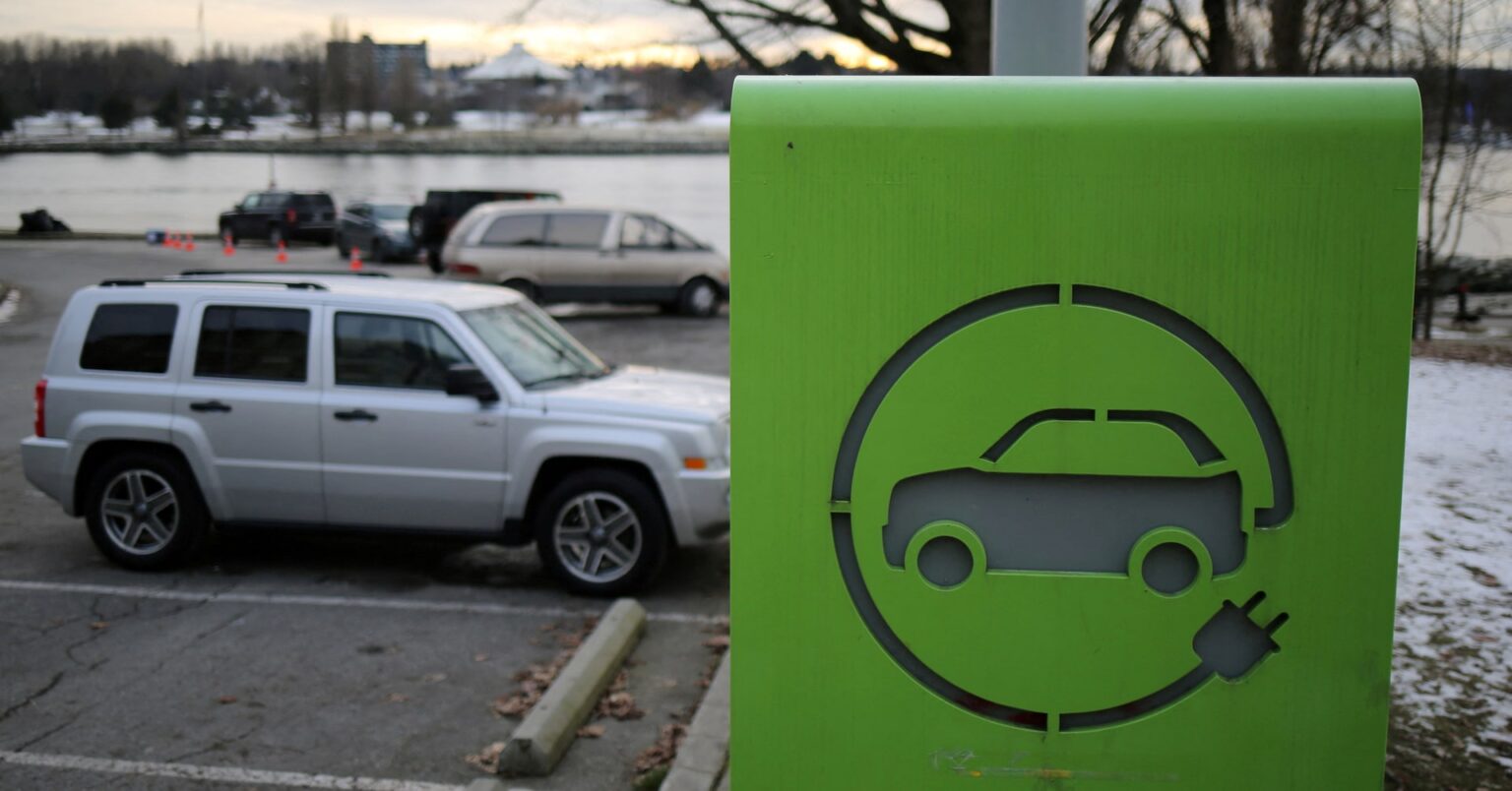 カナダ、EV義務化撤回へ 新燃費基準に置き換え=報道 | ロイター カナダ、EV義務化撤回へ 新燃費基準に置き換え=報道 | ロイター