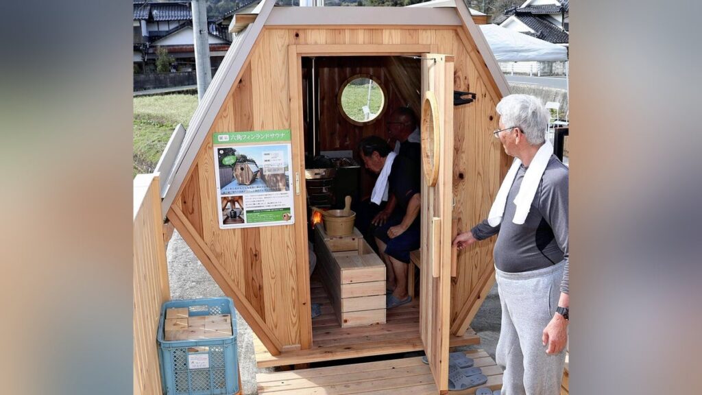 岡山県 真庭市 佐田建美 日頃の感謝込め、六角形サウナの贈り物…「老廃物が出るからか体がさっぱり軽く」「会話弾んで楽しい」体も町も整い : 読売新聞 岡山県 真庭市 佐田建美 日頃の感謝込め、六角形サウナの贈り物…「老廃物が出るからか体がさっぱり軽く」「会話弾んで楽しい」体も町も整い : 読売新聞