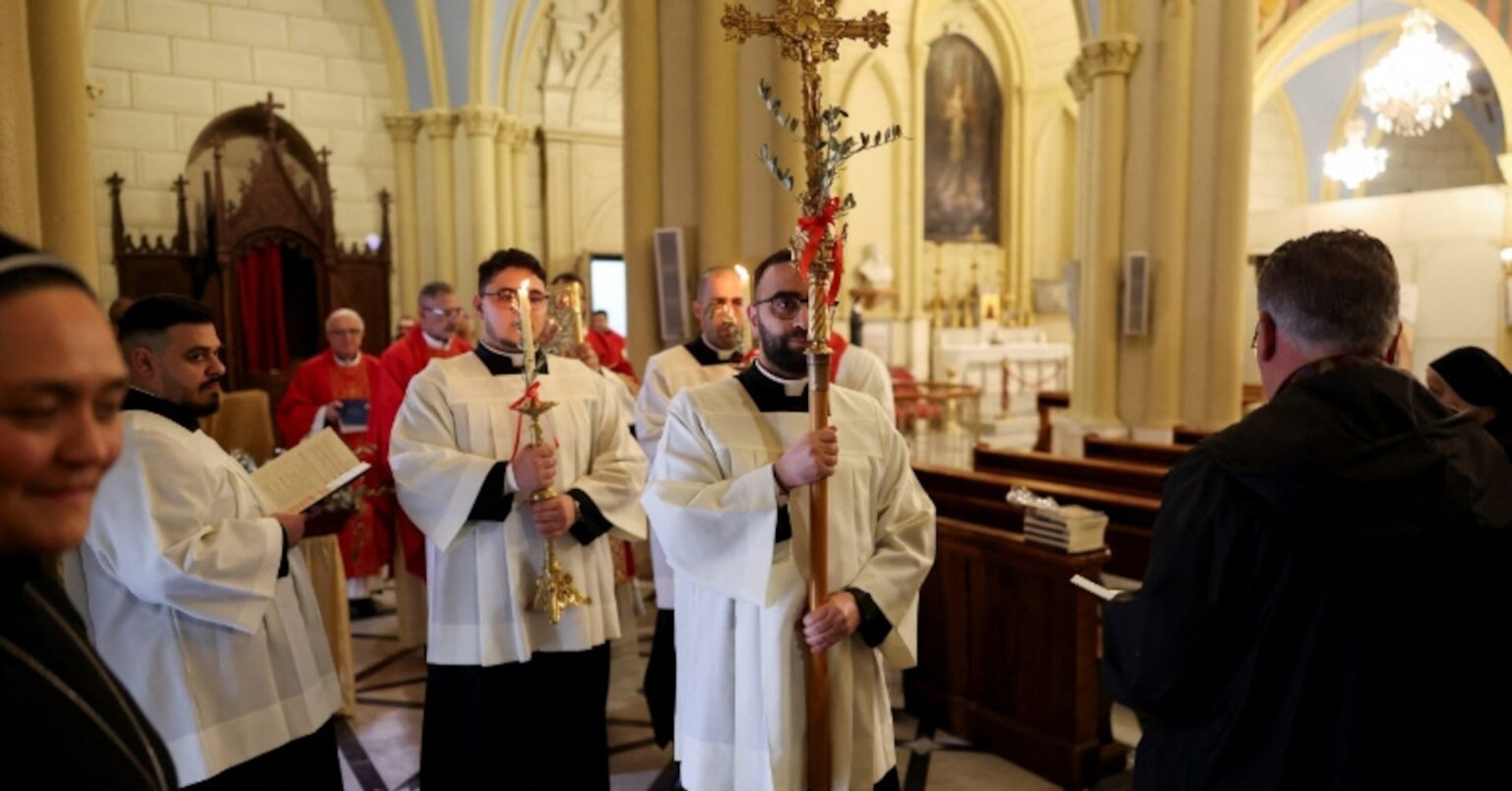 イスラエル、カトリック教会の重要ミサを阻止　国際社会が非難 | ロイター