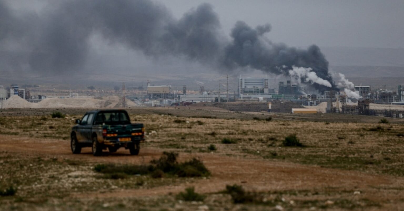 トランプ氏、ホルムズ海峡巡り新たな警告　米和平案「非現実的」とイラン | ロイター