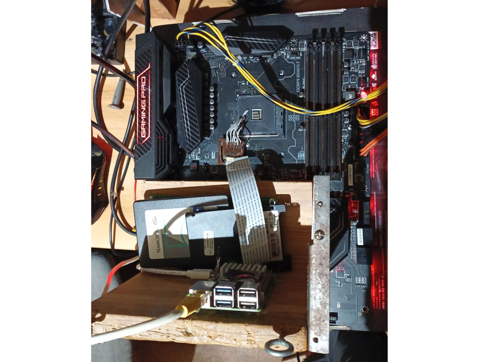 【やじうまPC Watch】ラズパイ5をB350チップセットに直結する猛者現る。SATAの接続に成功 - PC Watch