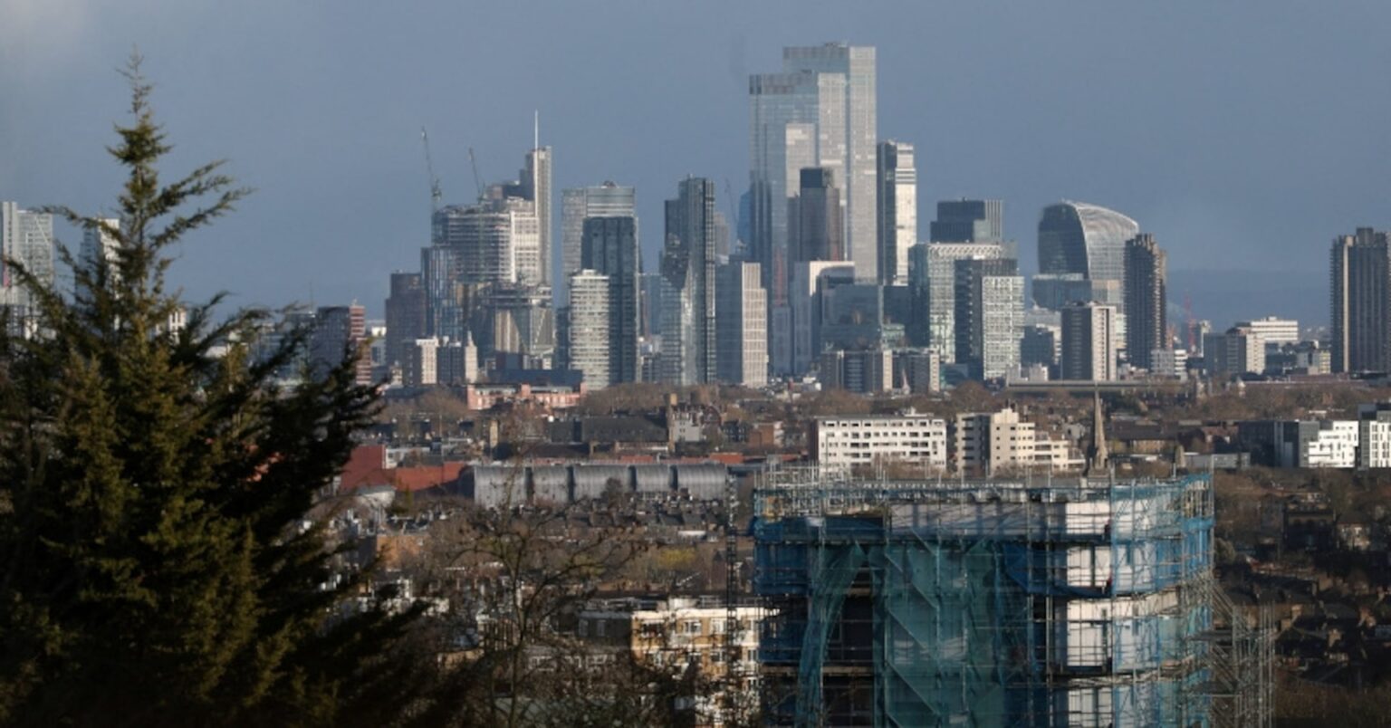 英ＧＤＰ、第4四半期は前期比＋0.1％で速報値から修正なし　貯蓄率上昇 | ロイター
