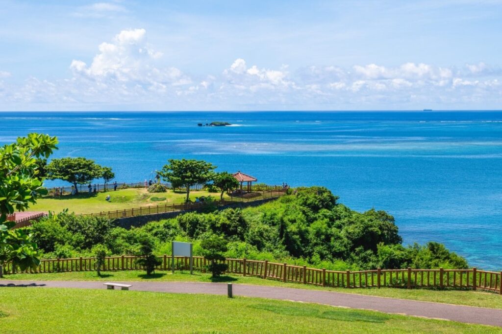 沖縄で「現地の方に間違えられる」観光客 あまりの溶け込み具合に「スタッフやん」と話題に | LIMO | くらしとお金の経済メディア 沖縄で「現地の方に間違えられる」観光客 あまりの溶け込み具合に「スタッフやん」と話題に | LIMO | くらしとお金の経済メディア