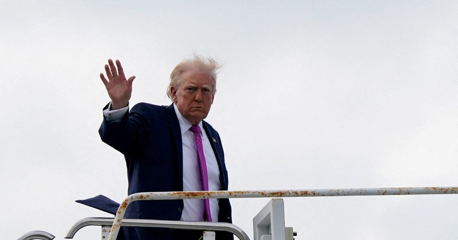 トランプ氏、ホルムズ海峡再開圧力「やめる時期でない」＝報道 | ロイター