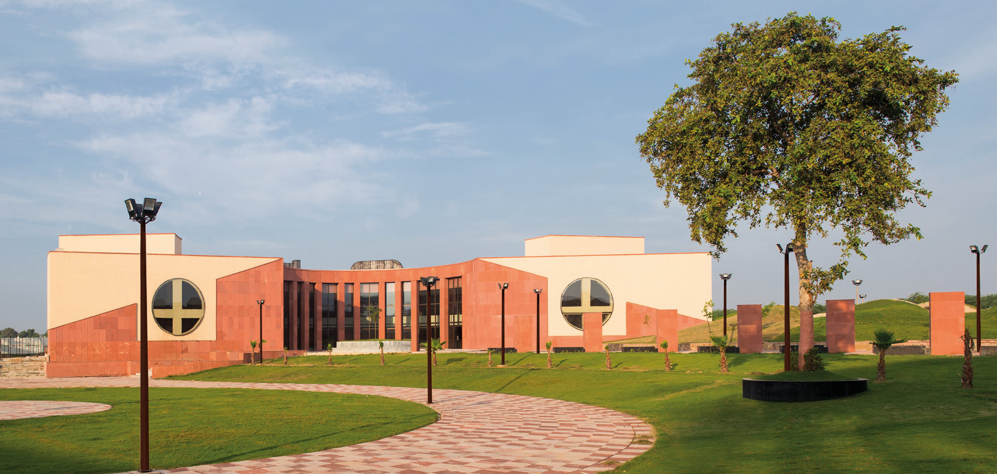 〈アワド・シルプグラム（Awadh Shilpgram）〉Studio Archohm