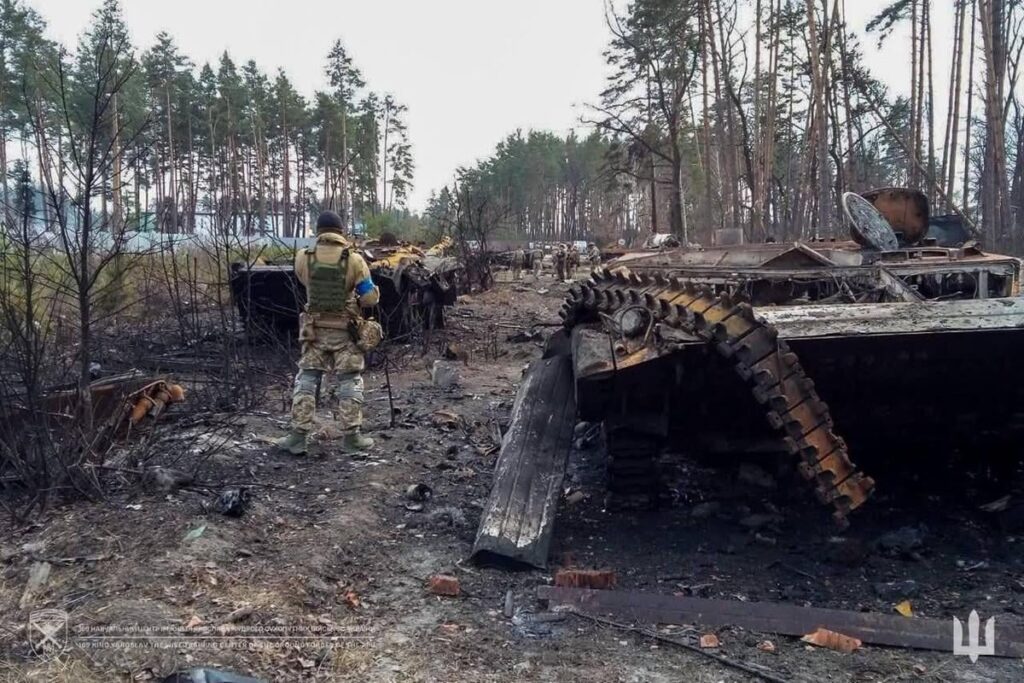 ウクライナ、ロシアの春季攻勢は準備の整った防衛によって分断されつつあると主張 公式および非公式のウクライナ情報筋は、無人機の群れに向かって真っ向からロシアの戦車と歩兵による血なまぐさい「肉攻撃」攻撃について語っている。クレムリンは今のところジップリップ式だ。