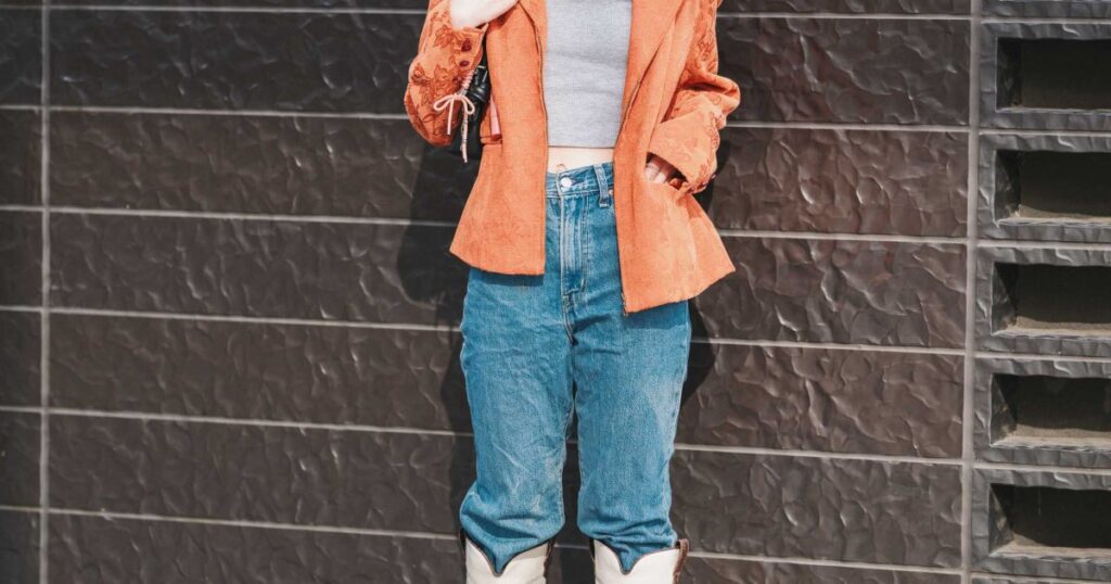 ブルーデニム×ウエスタンブーツでコーディネート春っぽくアップデート | TOKYO | ワールドスナップ