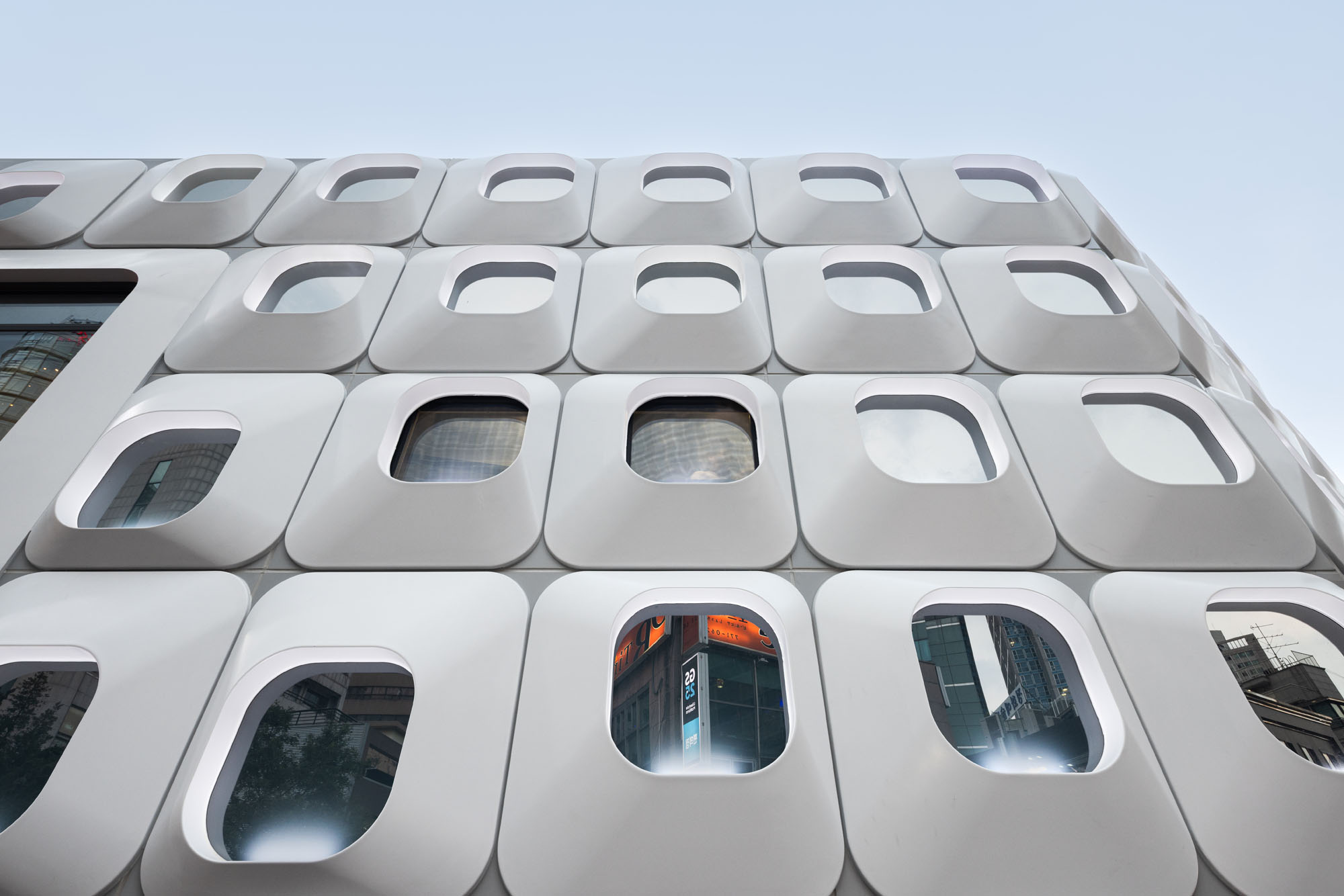 〈ホテル明洞駅（Hotel Myeongdong Station）〉ヨンジュ・リー・アーキテクチャ（Yong Ju Lee Architecture）