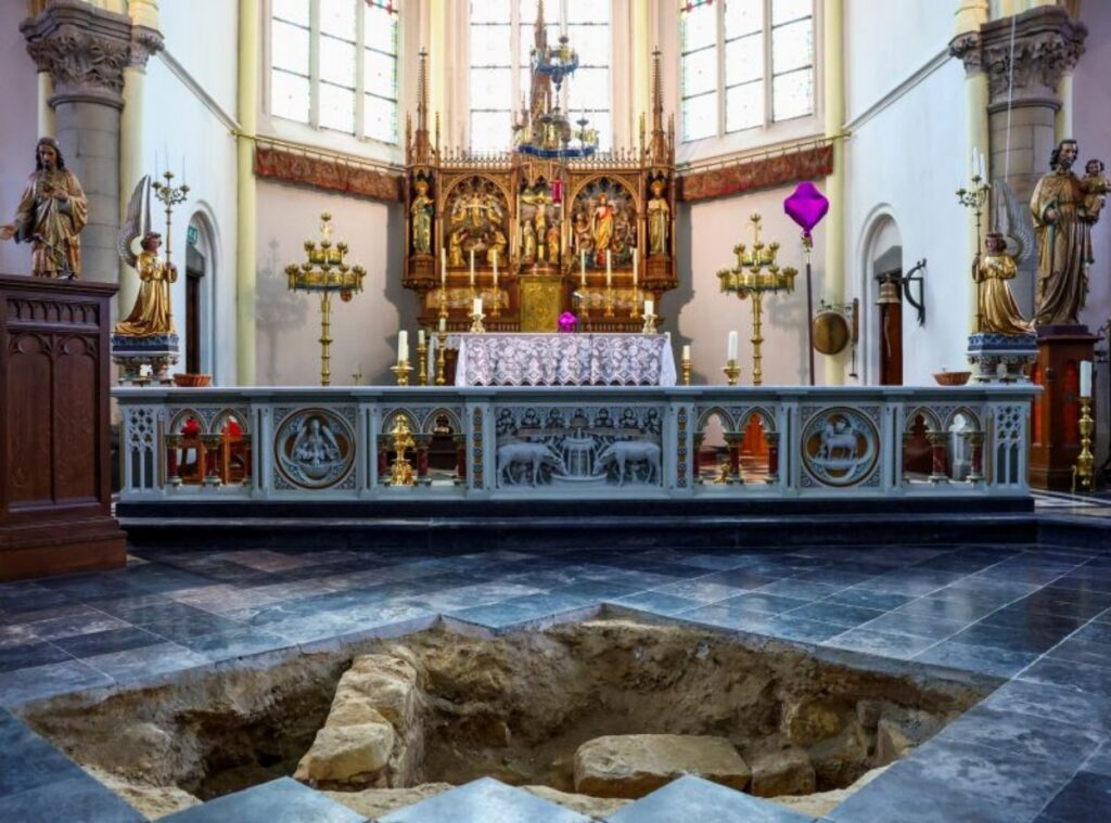 「三銃士」で有名になったフランスのダルタニャン、オランダの教会で遺骨発見か – CNN.co.jp 「三銃士」で有名になったフランスのダルタニャン、オランダの教会で遺骨発見か - CNN.co.jp