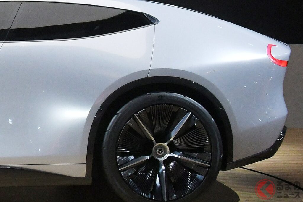 510馬力! マツダの「美しすぎる"4ドアクーペ"」に注目! ロータリーターボ×PHEVの強力パワトレ搭載! 速くてエコな「ビジョンクロスクーペ」がスゴい! – くるまのニュース 美しすぎるマツダの4ドアクーペコンセプト!