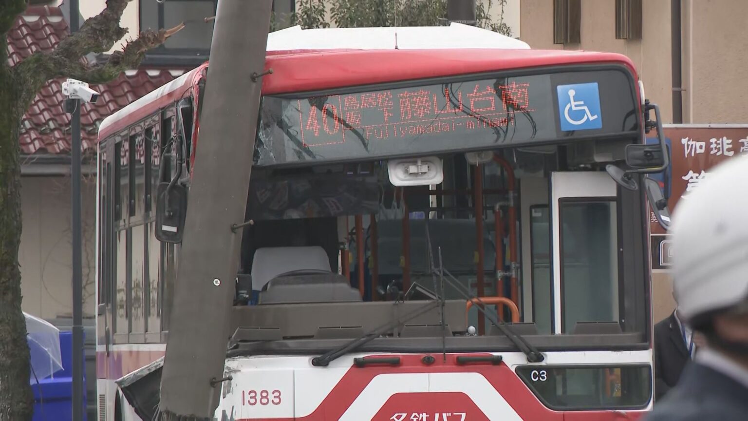 電柱は根元から“折れる” バスが電柱に衝突… 一時約1790戸停電 当時車内には運転手と乗客2人 愛知・春日井市（CBCテレビ）