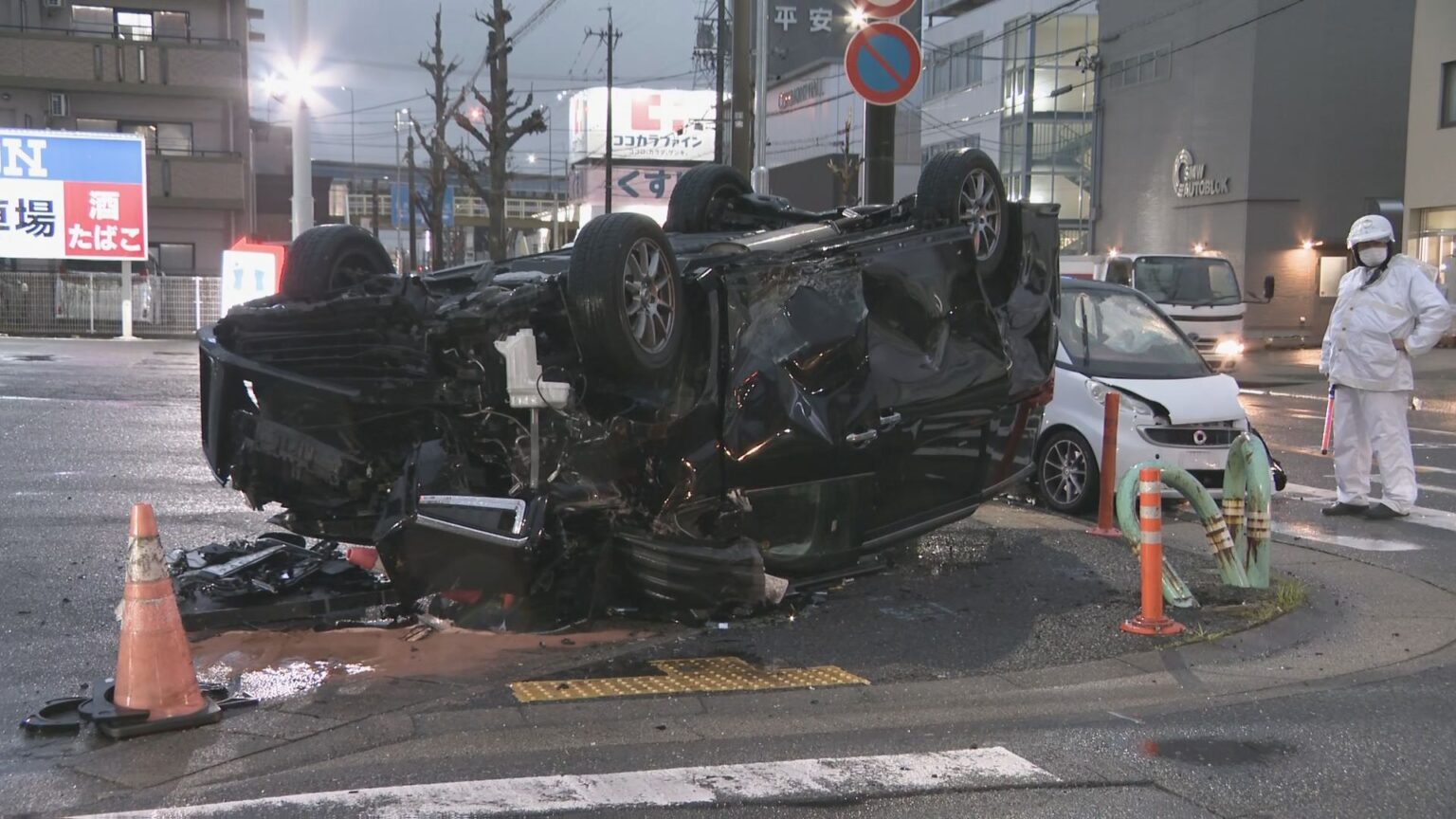 【速報】名古屋で車同士が衝突…1台は“横転” 女性3人ケガか 現場は見通しのいい交差点 西区(CBCテレビ) – Yahoo!ニュース 【速報】名古屋で車同士が衝突…1台は“横転” 女性3人ケガか 現場は見通しのいい交差点 西区(CBCテレビ) - Yahoo!ニュース