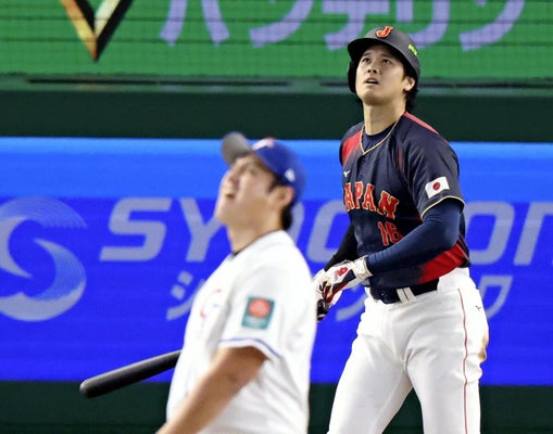 ２回１死、満塁本塁打を放つ大谷（６日）＝沢野貴信撮影