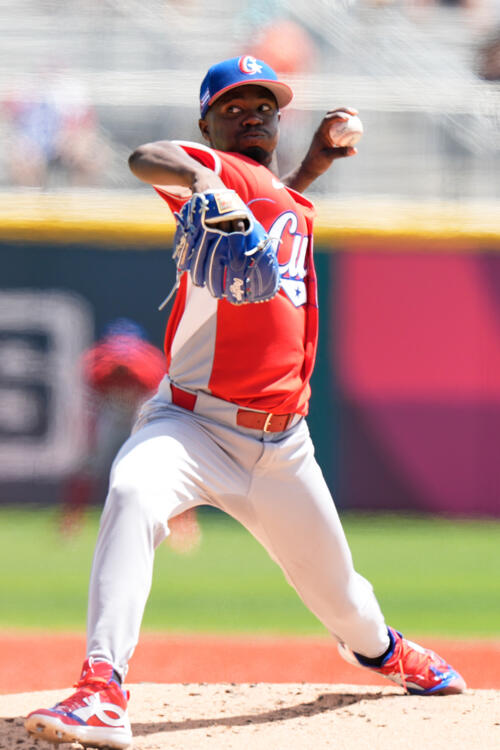 力投するキューバのモイネロ（AP）